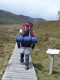 mochilero La mochila nos permite escalar nuestra montaña vital