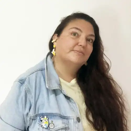 Andrea V Headshot