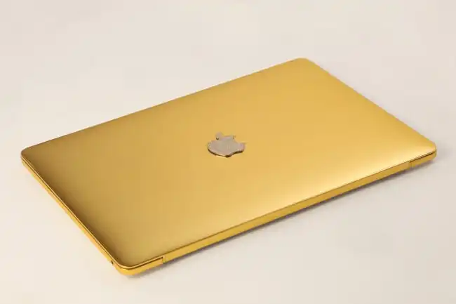 24K Gold Apple MacBook Pro with VS1 Diamond Logo